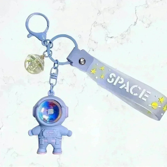 Purple Astronaut Keychain - Picture 3 of 9